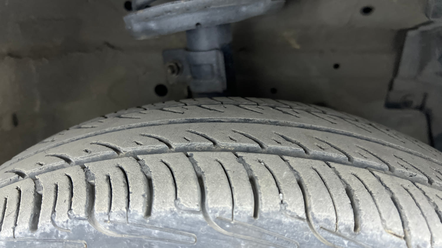 Used 2013 Maruti Suzuki Swift LDi Diesel Manual tyres RIGHT FRONT TYRE TREAD VIEW