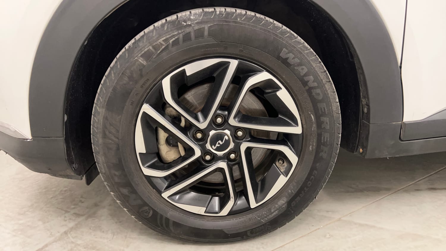 Used 2023 Kia Carens Luxury Plus 1.5 Diesel AT 7 STR Diesel Automatic tyres LEFT FRONT TYRE RIM VIEW