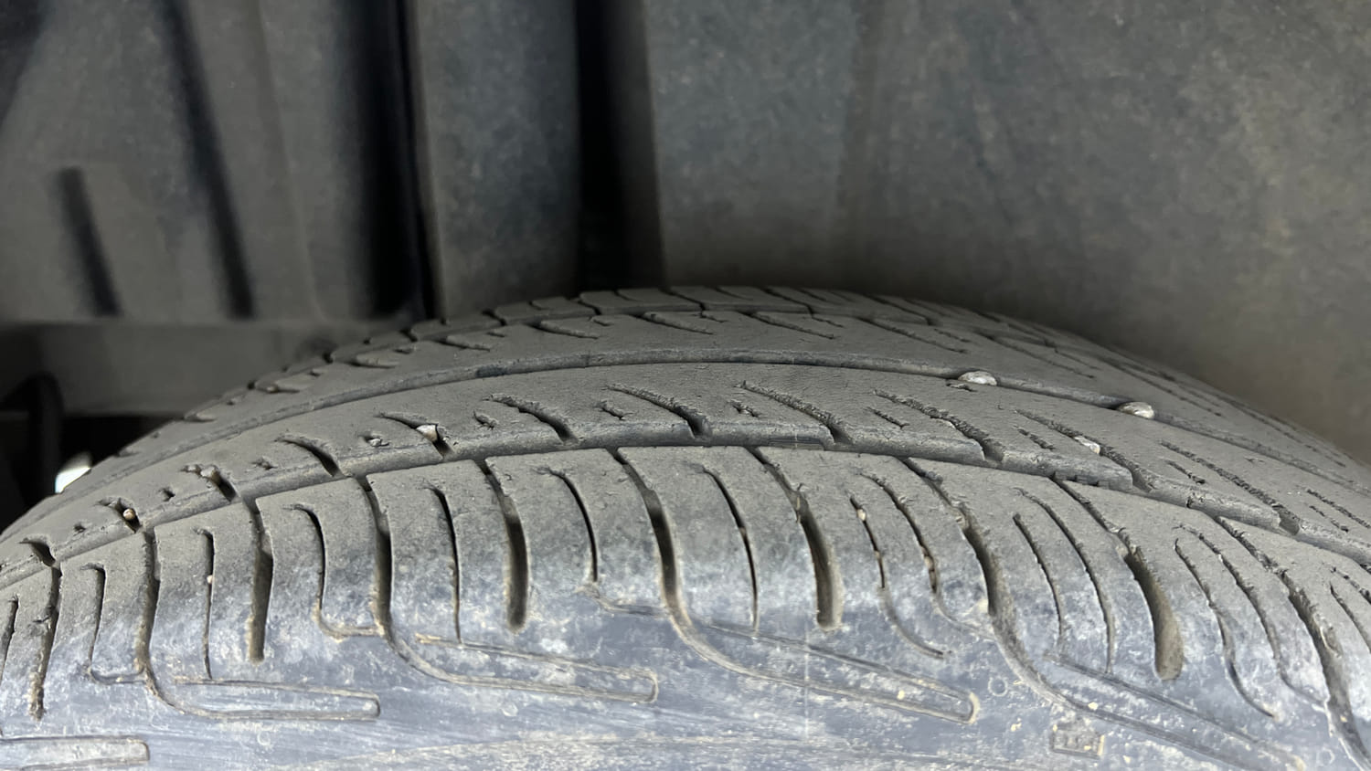 Used 2013 Maruti Suzuki Swift LDi Diesel Manual tyres RIGHT REAR TYRE TREAD VIEW
