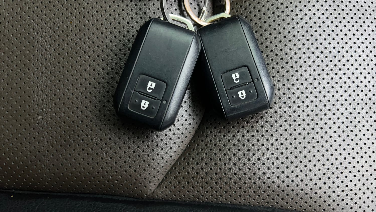 Used 2023 Toyota Urban Cruiser Hyryder V Hybrid Hybrid Automatic extra CAR KEY VIEW