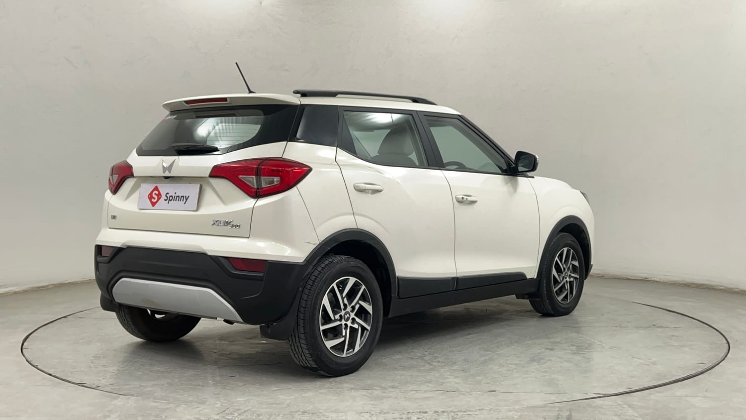 Used 2023 Mahindra XUV 300 W8 (O) 1.2 Petrol Petrol Manual exterior RIGHT REAR CORNER VIEW