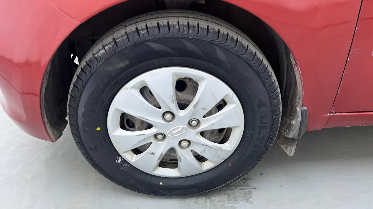 Used 2012 Hyundai i10 Sportz 1.2 AT Kappa2 Petrol Automatic tyres LEFT FRONT TYRE RIM VIEW