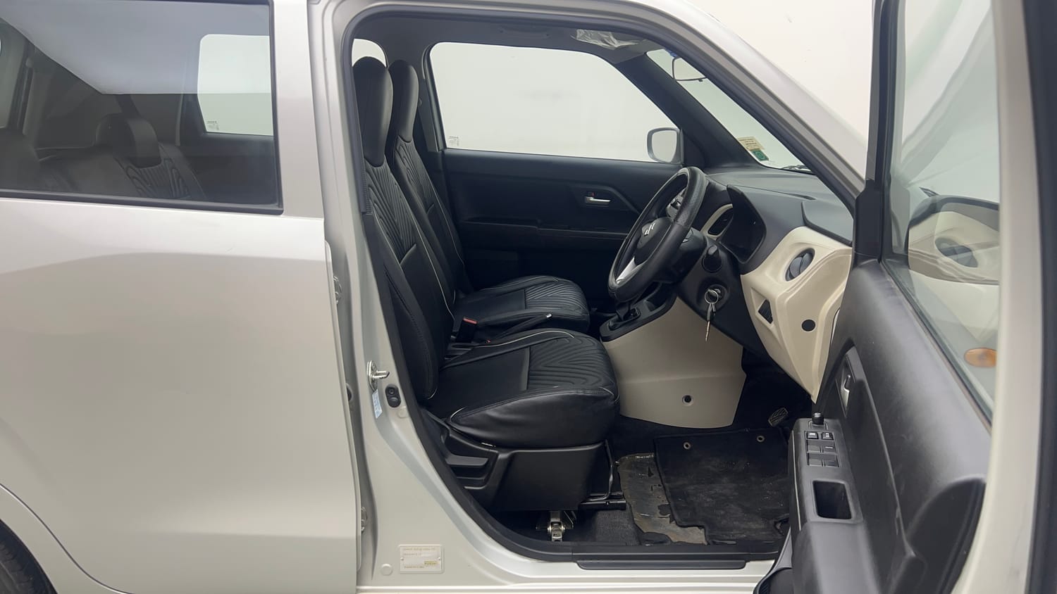 Used 2019 Maruti Suzuki Wagon R VXi 1.0 Petrol Manual interior RIGHT SIDE FRONT DOOR CABIN VIEW