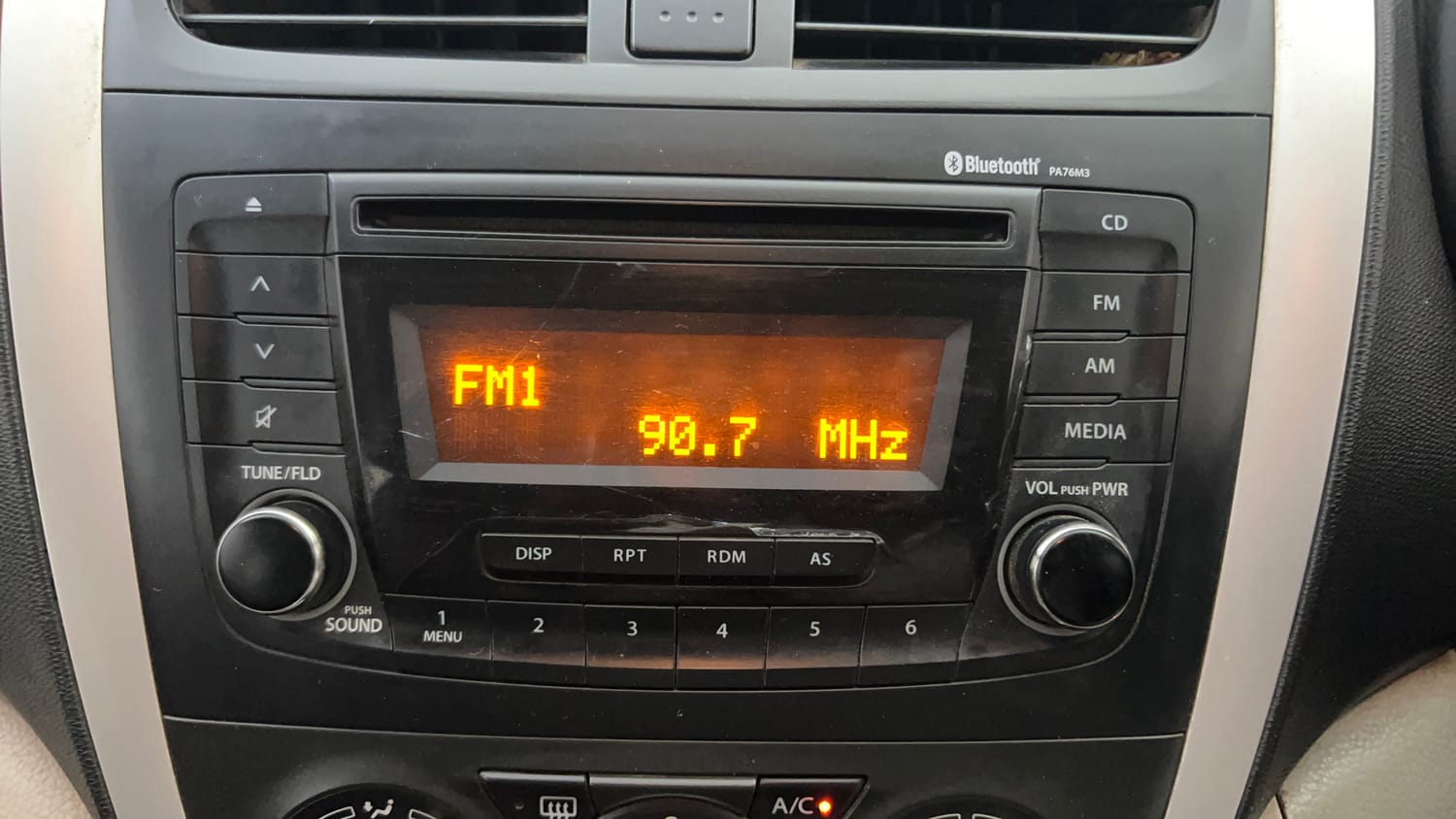 Used 2017 Maruti Suzuki Celerio ZXi AMT Petrol Automatic top_features Integrated (in-dash) music system