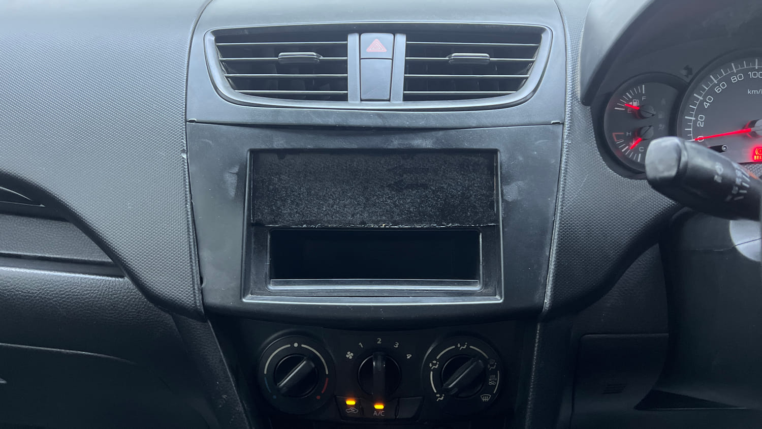 Used 2013 Maruti Suzuki Swift LDi Diesel Manual interior MUSIC SYSTEM & AC CONTROL VIEW