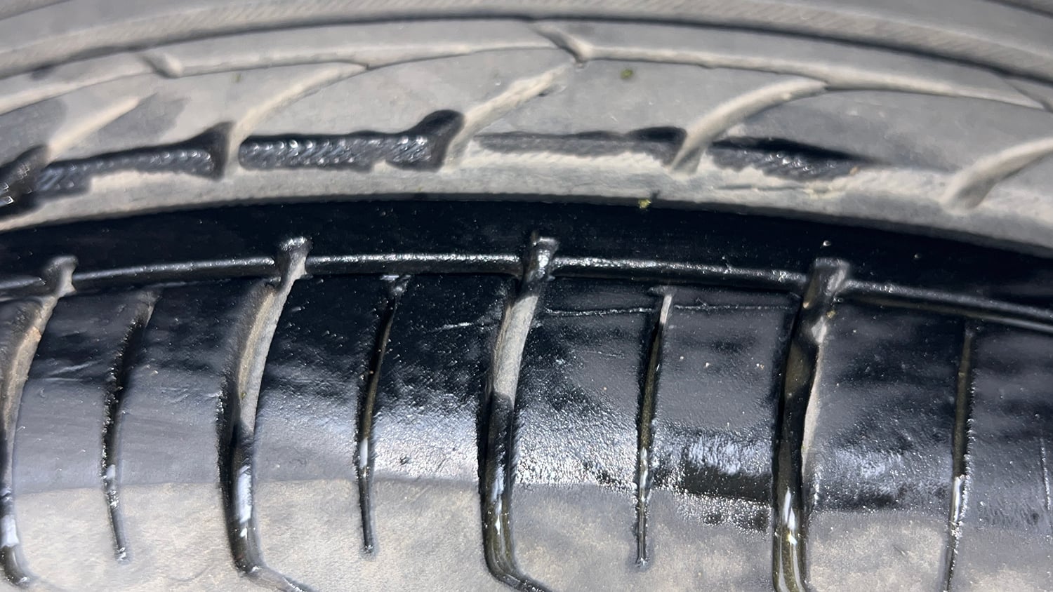 Used 2022 Skoda Slavia Style 1.0L TSI MT Petrol Manual tyres RIGHT FRONT TYRE TREAD VIEW