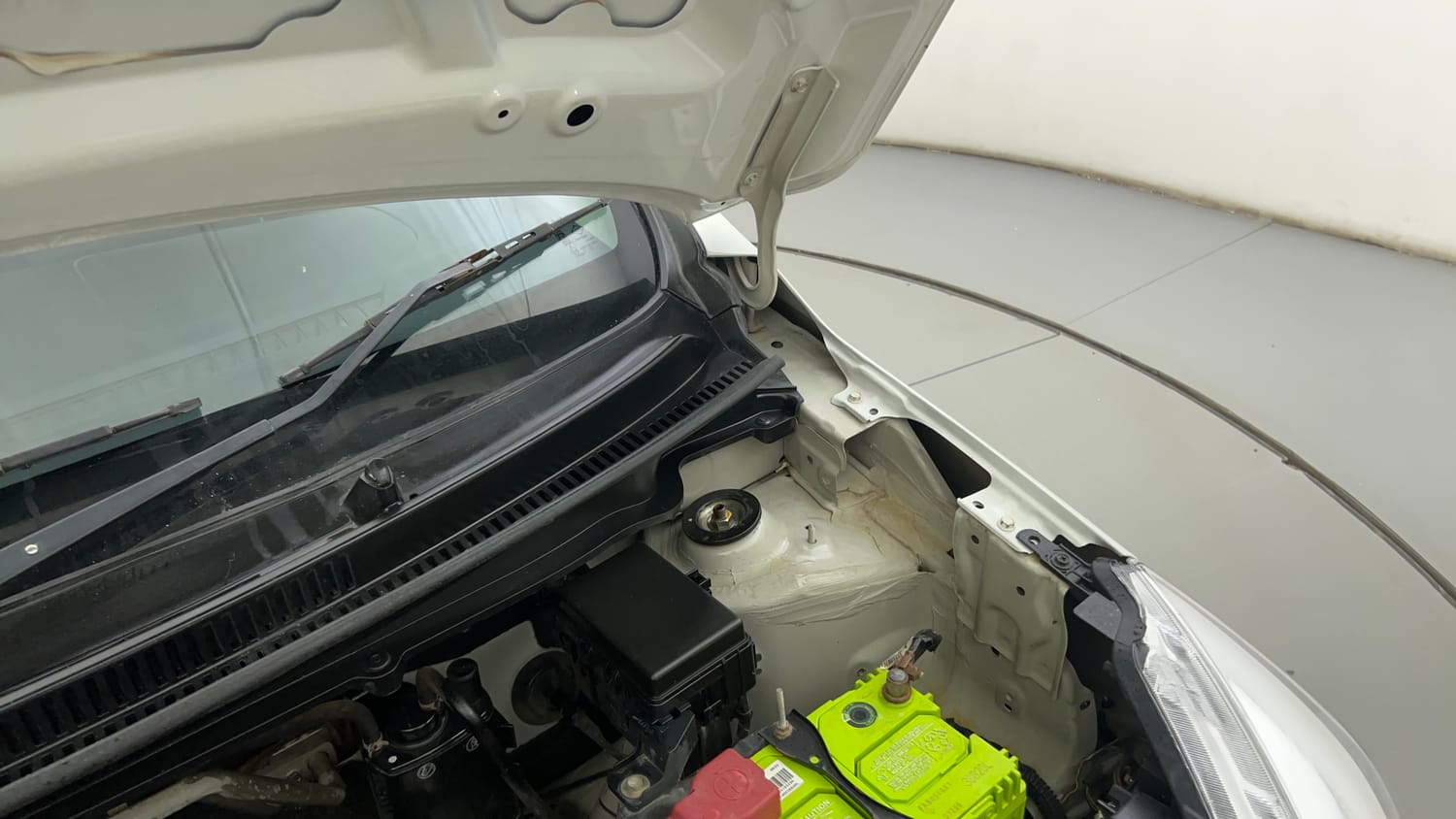 Used 2017 Maruti Suzuki Celerio ZXi AMT Petrol Automatic engine ENGINE LEFT SIDE HINGE & APRON VIEW