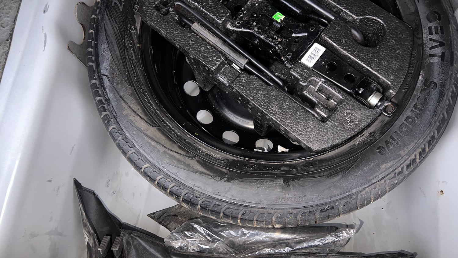 Used 2022 Skoda Slavia Style 1.0L TSI MT Petrol Manual tyres SPARE TYRE VIEW