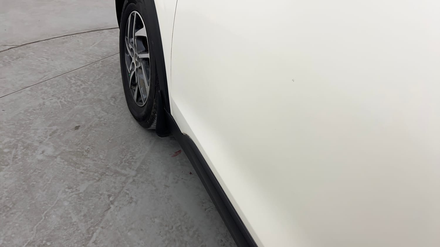 Used 2023 Mahindra XUV 300 W8 (O) 1.2 Petrol Petrol Manual dents MINOR SCRATCH