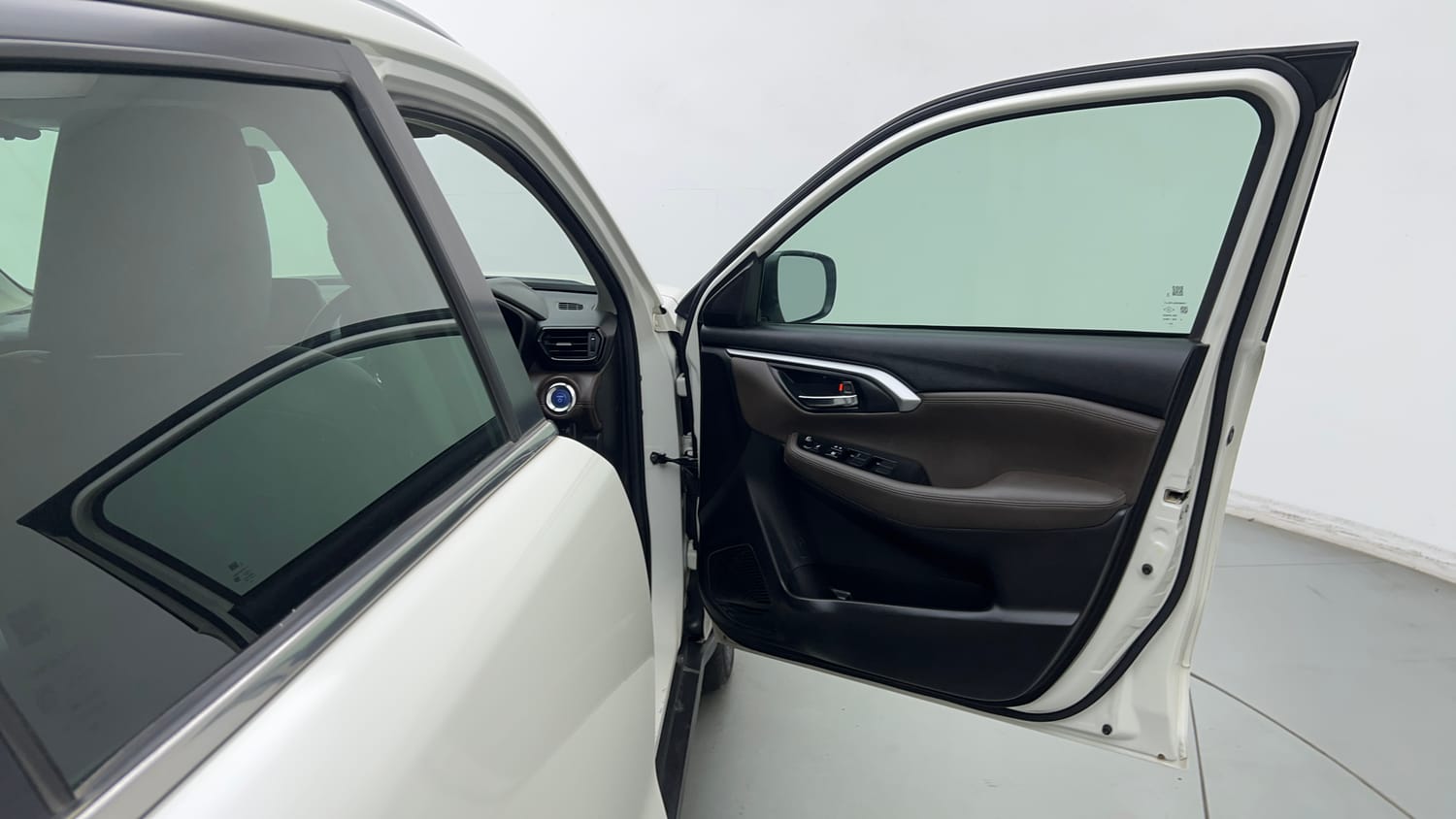 Used 2023 Toyota Urban Cruiser Hyryder V Hybrid Hybrid Automatic interior RIGHT FRONT DOOR OPEN VIEW