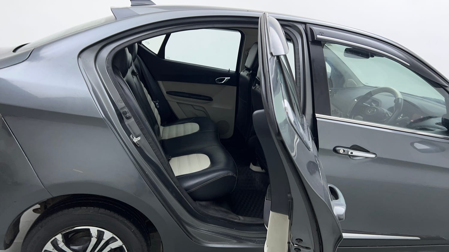 2022 Tata Tigor XZ Plus CNG-18