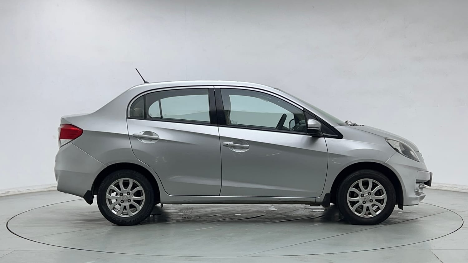 Used 2015 Honda Amaze 1.2 VX i-VTEC Petrol Manual exterior RIGHT SIDE VIEW
