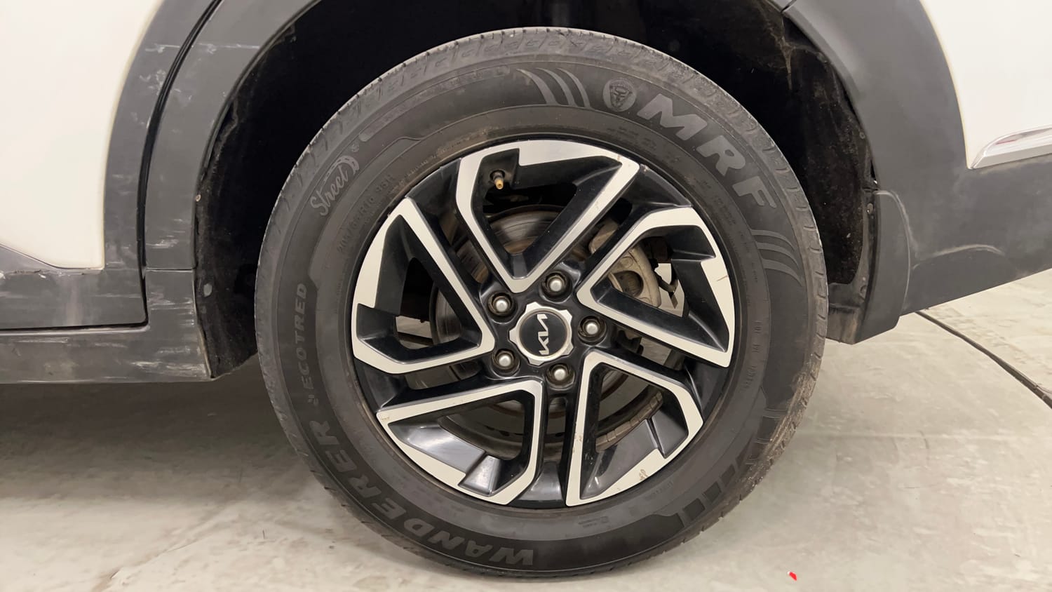 Used 2023 Kia Carens Luxury Plus 1.5 Diesel AT 7 STR Diesel Automatic tyres LEFT REAR TYRE RIM VIEW