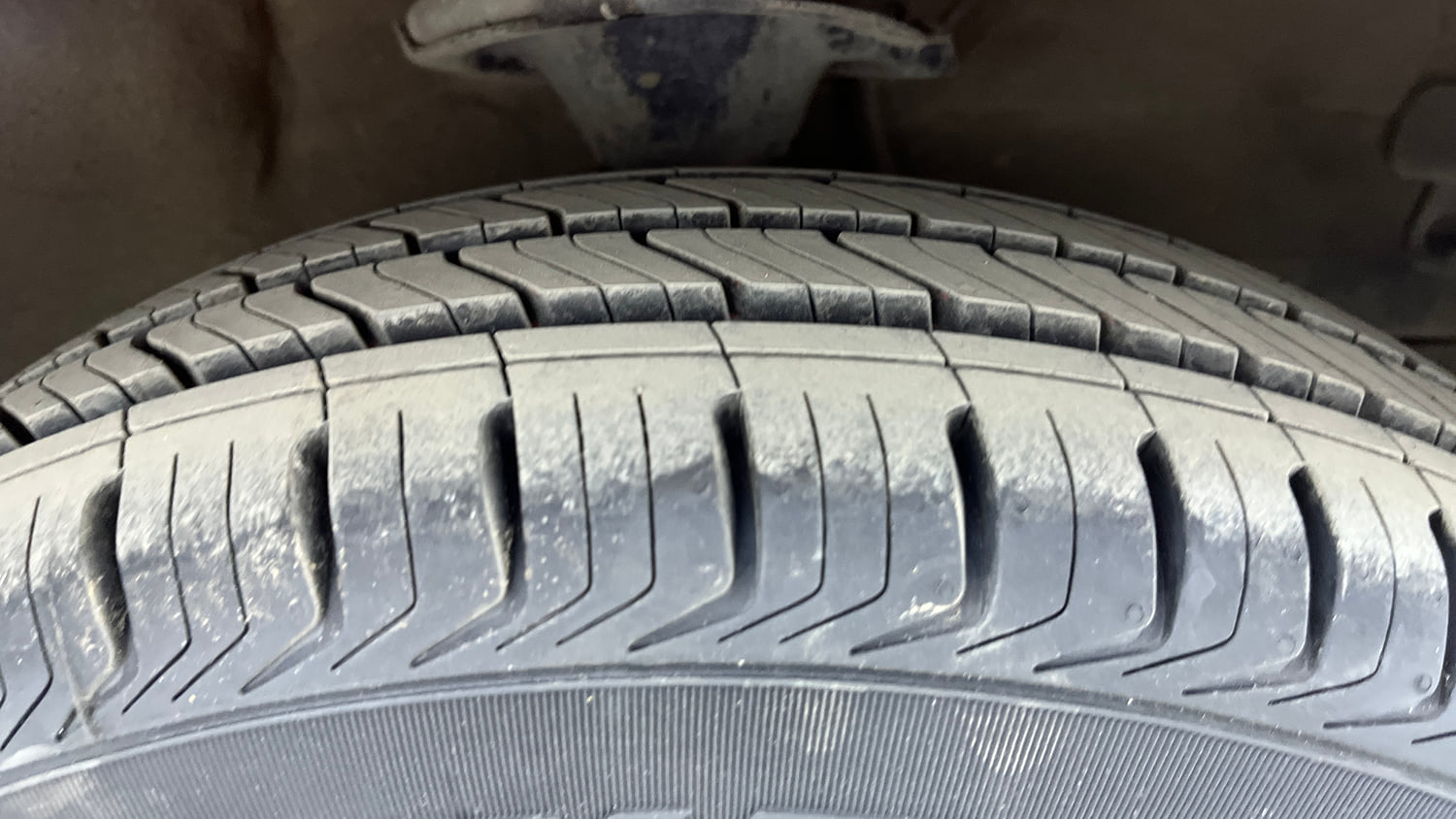 Used 2012 Hyundai i10 Sportz 1.2 AT Kappa2 Petrol Automatic tyres RIGHT FRONT TYRE TREAD VIEW