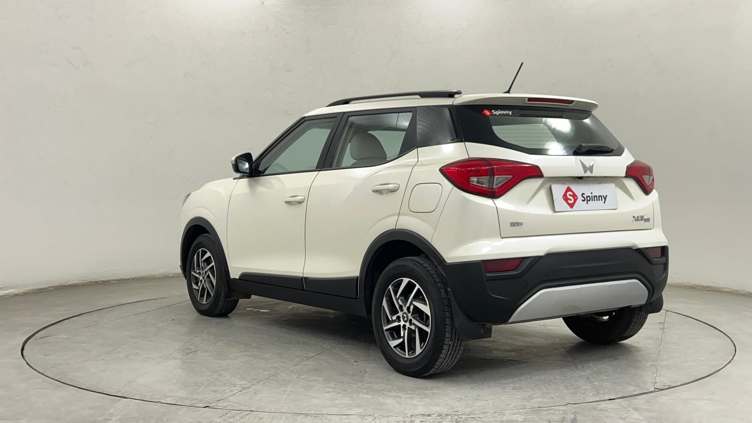 Used 2023 Mahindra XUV 300 W8 (O) 1.2 Petrol Petrol Manual exterior LEFT REAR CORNER VIEW