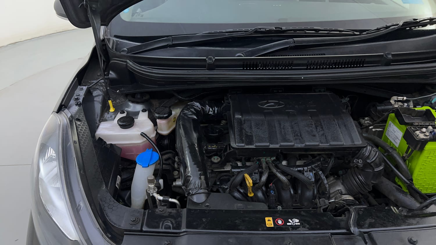 Used 2023 Hyundai Aura SX 1.2 CNG Cng Manual engine ENGINE RIGHT SIDE HINGE & APRON VIEW
