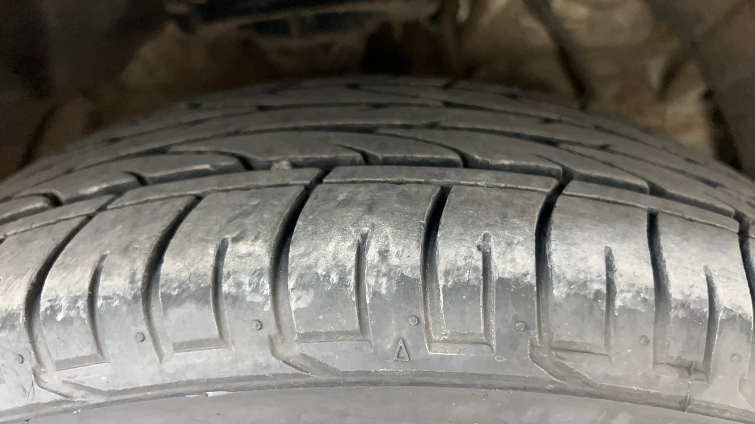 Used 2023 Mahindra XUV 300 W8 (O) 1.2 Petrol Petrol Manual tyres RIGHT FRONT TYRE TREAD VIEW