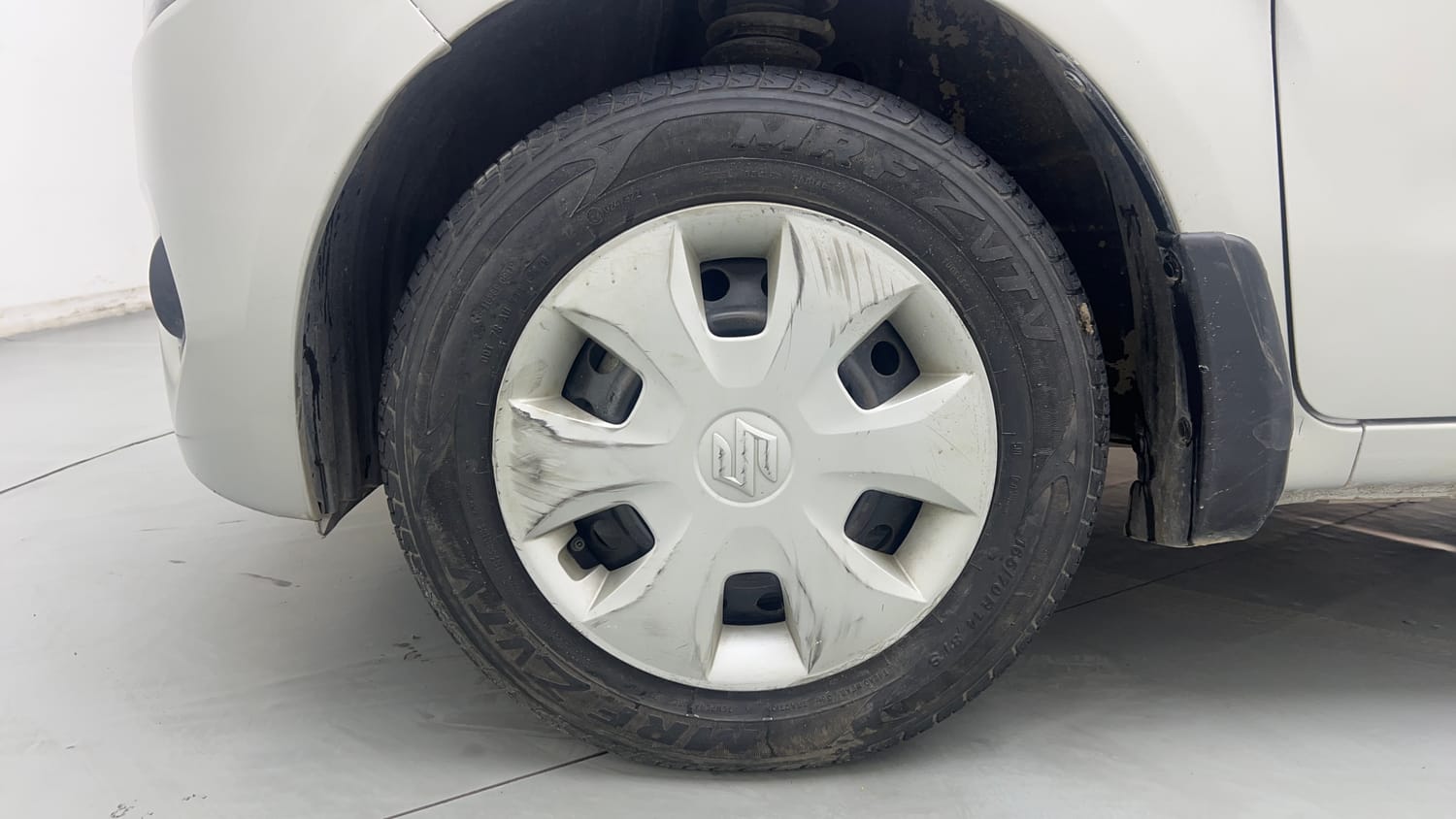 Used 2019 Maruti Suzuki Wagon R VXi 1.0 Petrol Manual tyres LEFT FRONT TYRE RIM VIEW