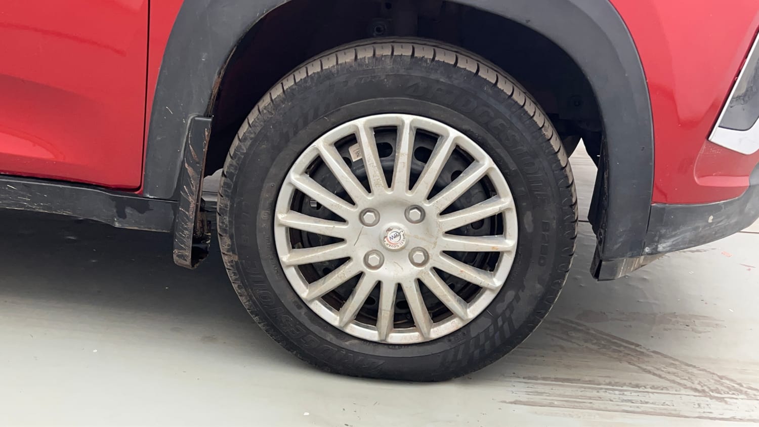 Used 2018 Mahindra KUV100 NXT K4 Plus 6 STR Petrol Manual tyres RIGHT FRONT TYRE RIM VIEW