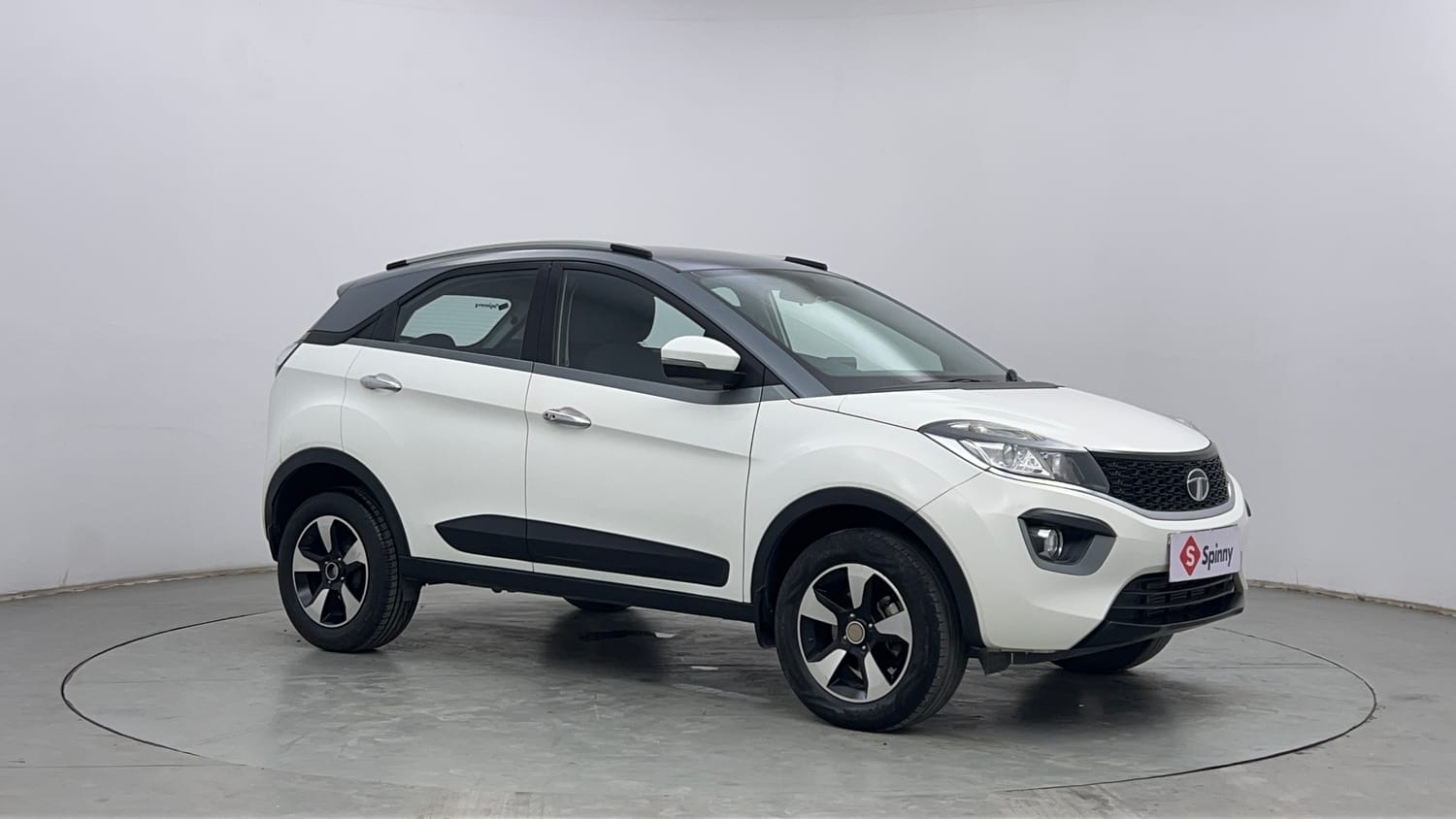 Used 2019 Tata Nexon XZ Plus Dual Tone Petrol Manual exterior RIGHT FRONT CORNER VIEW