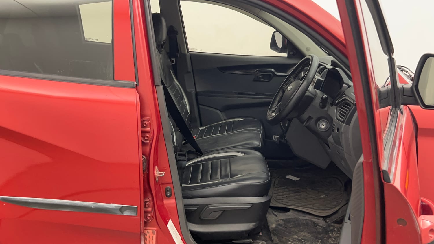 Used 2018 Mahindra KUV100 NXT K4 Plus 6 STR Petrol Manual interior RIGHT SIDE FRONT DOOR CABIN VIEW