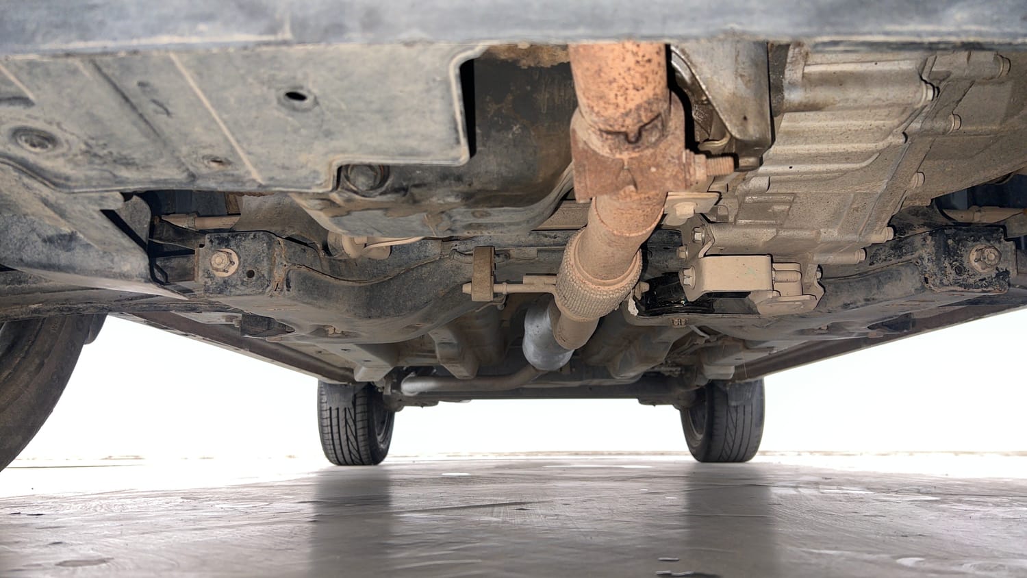 Used 2019 Tata Nexon XZ Plus Dual Tone Petrol Manual extra FRONT LEFT UNDERBODY VIEW