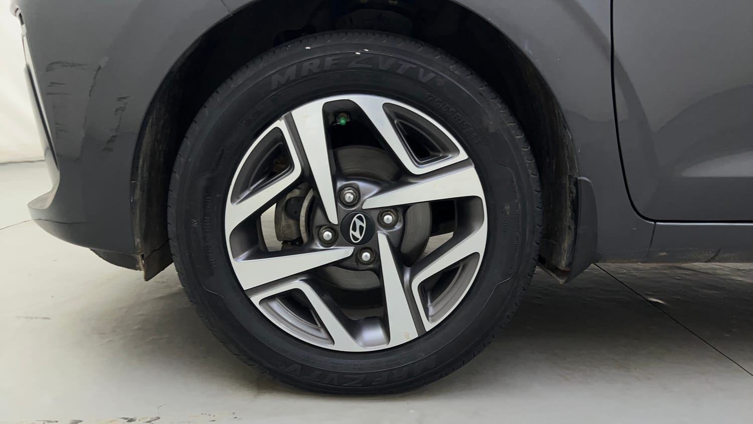 Used 2023 Hyundai Aura SX 1.2 CNG Cng Manual tyres LEFT FRONT TYRE RIM VIEW