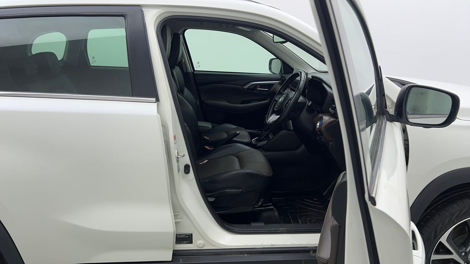 Used 2023 Toyota Urban Cruiser Hyryder V Hybrid Hybrid Automatic interior RIGHT SIDE FRONT DOOR CABIN VIEW