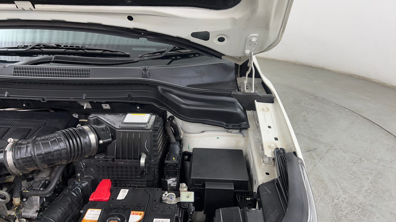 Used 2023 Mahindra XUV 300 W8 (O) 1.2 Petrol Petrol Manual engine ENGINE LEFT SIDE HINGE & APRON VIEW
