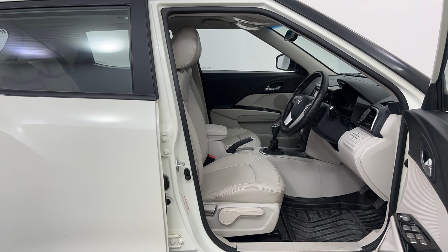 Used 2023 Mahindra XUV 300 W8 (O) 1.2 Petrol Petrol Manual interior RIGHT SIDE FRONT DOOR CABIN VIEW