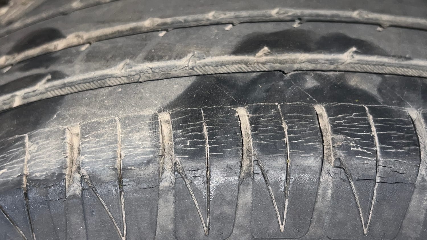 Used 2019 Tata Nexon XZ Plus Dual Tone Petrol Manual tyres RIGHT FRONT TYRE TREAD VIEW