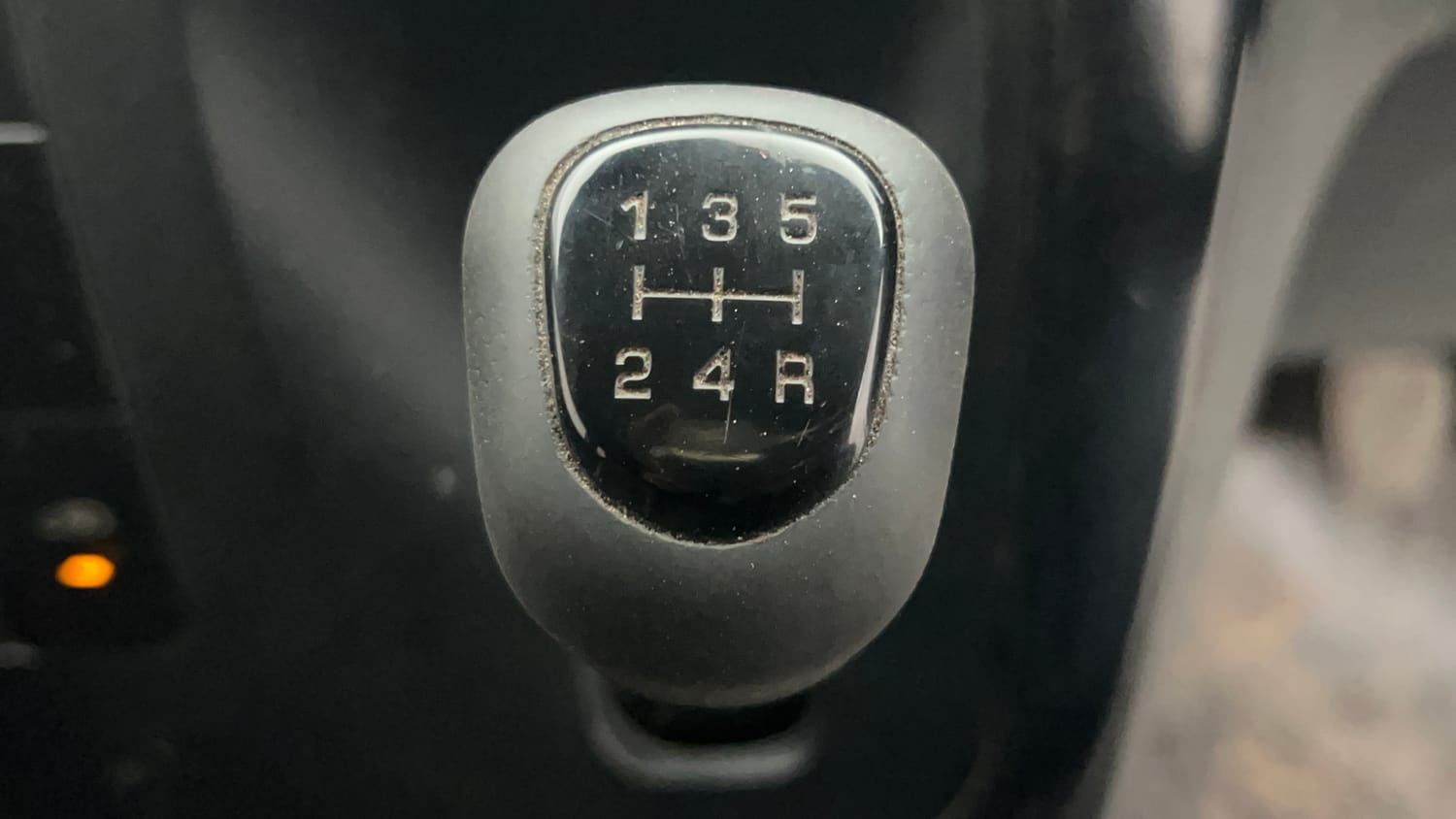 Used 2018 Mahindra KUV100 NXT K4 Plus 6 STR Petrol Manual interior GEAR  KNOB VIEW