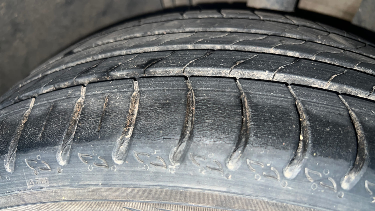 Used 2022 Skoda Kushaq Style 1.5L TSI MT Petrol Manual tyres RIGHT FRONT TYRE TREAD VIEW