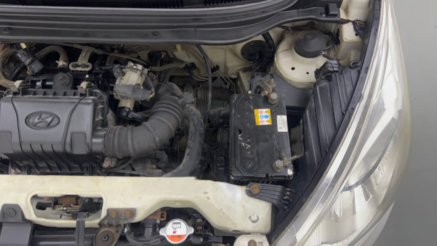 2015 Hyundai Eon Era +-28