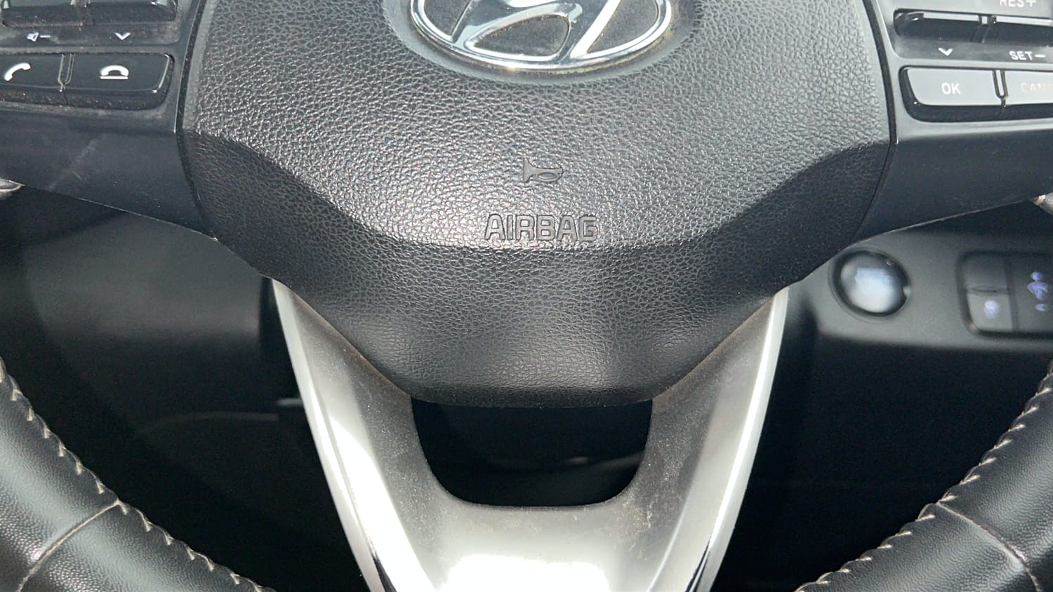 Used 2019 Hyundai Venue SX Plus 1.0 Turbo DCT Petrol Automatic top_features Airbags