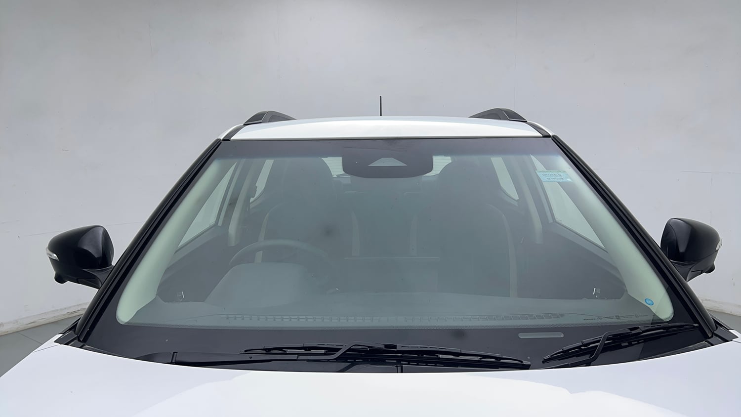 Used 2025 Mahindra XUV 3XO AX5L 1.2 Petrol Petrol Manual exterior FRONT WINDSHIELD VIEW