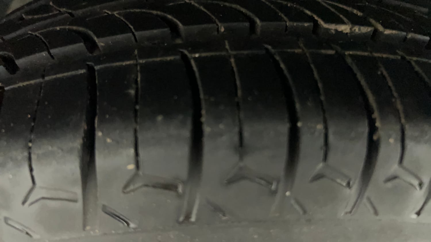 Used 2020 Hyundai Xcent S Petrol+cng(outside fitted) Cng Manual tyres LEFT FRONT TYRE TREAD VIEW