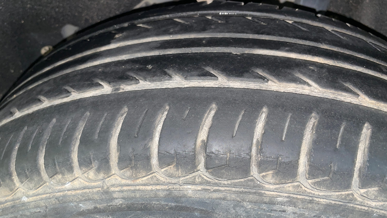 Used 2016 Ford EcoSport Trend 1.5L Ti-VCT Petrol Manual tyres LEFT REAR TYRE TREAD VIEW