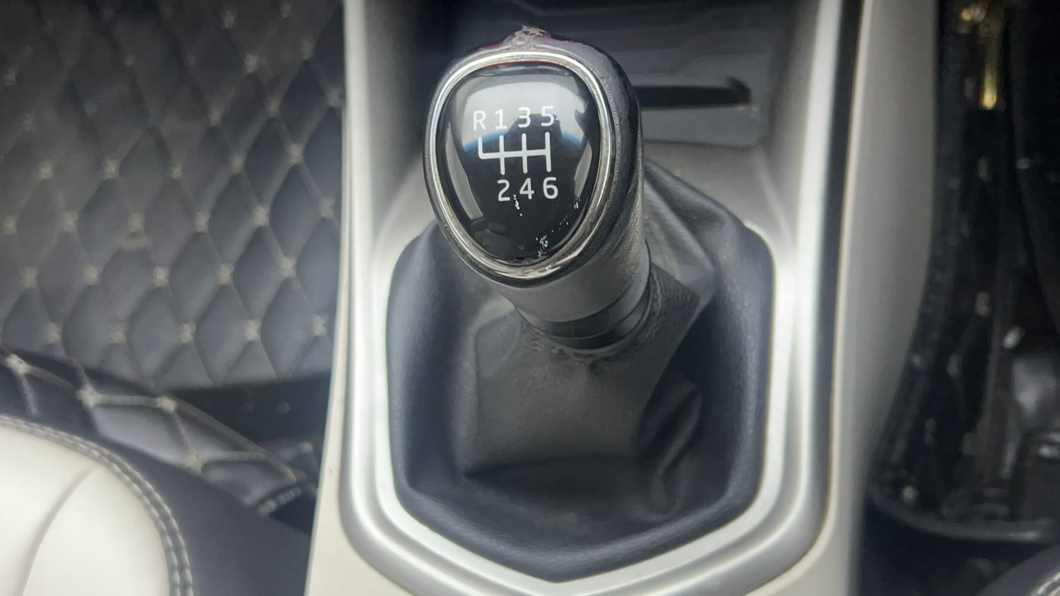 2021 Mahindra XUV 300 W8 (O) 1.2 Petrol-16