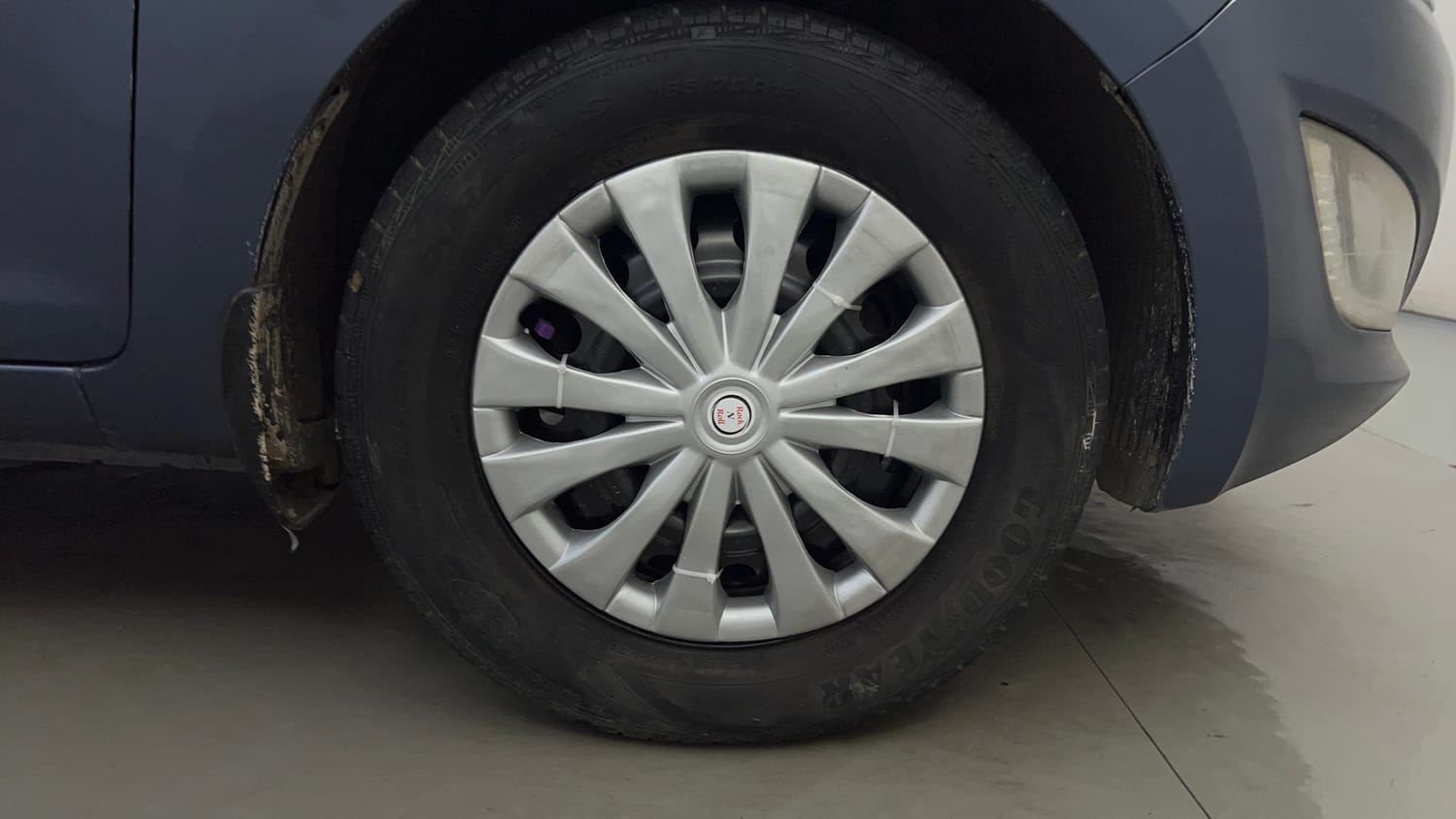 Used 2013 Hyundai i20 Sportz 1.2 Petrol Manual tyres RIGHT FRONT TYRE RIM VIEW