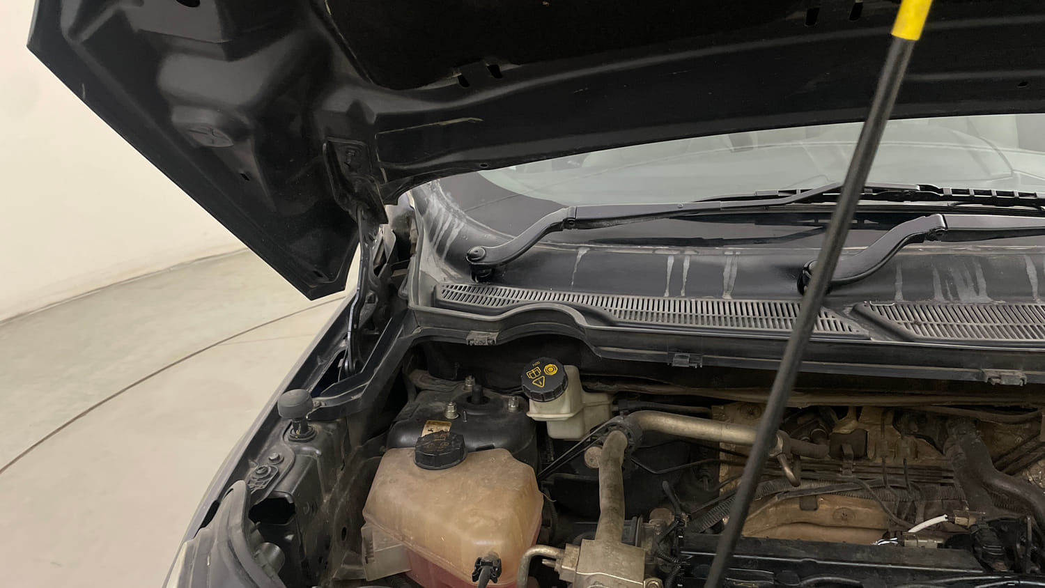 Used 2016 Ford EcoSport Trend 1.5L Ti-VCT Petrol Manual engine ENGINE RIGHT SIDE HINGE & APRON VIEW
