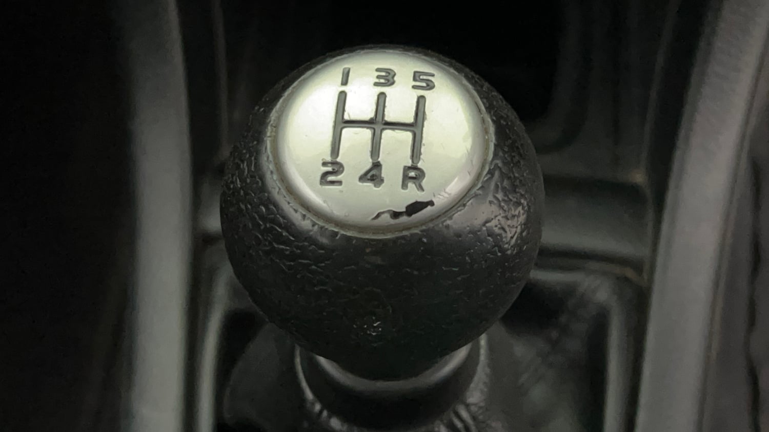 Used 2015 Maruti Suzuki Swift ZXi Petrol Manual interior GEAR  KNOB VIEW