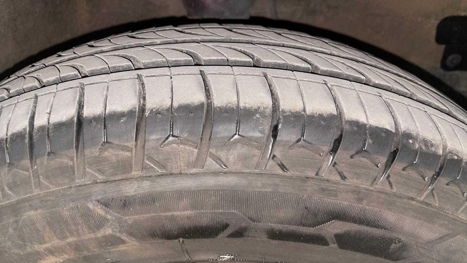 Used 2012 Hyundai i10 Sportz 1.2 AT Kappa2 Petrol Automatic tyres RIGHT FRONT TYRE TREAD VIEW