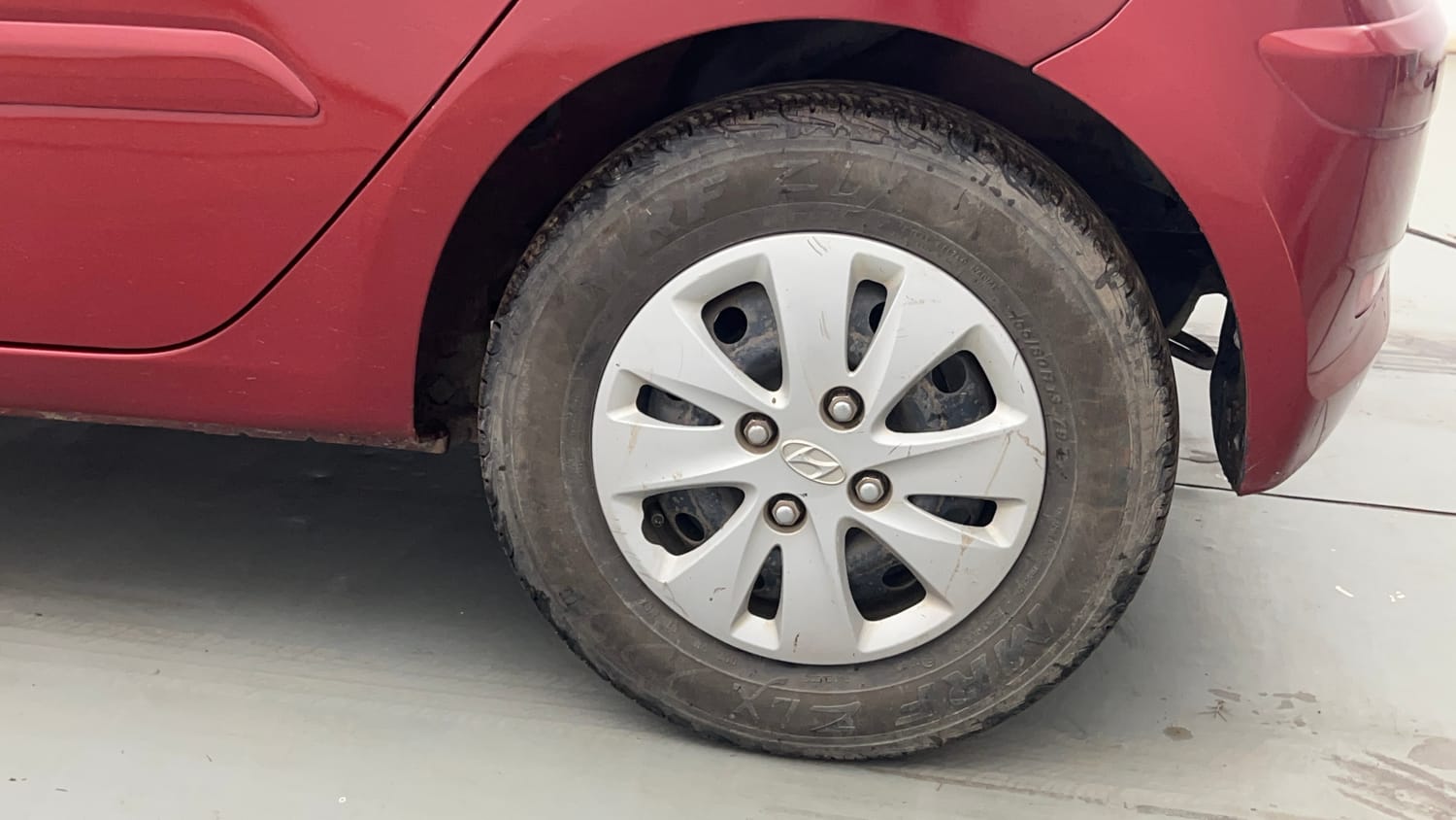Used 2012 Hyundai i10 Sportz 1.2 Kappa2 Petrol Manual tyres LEFT REAR TYRE RIM VIEW