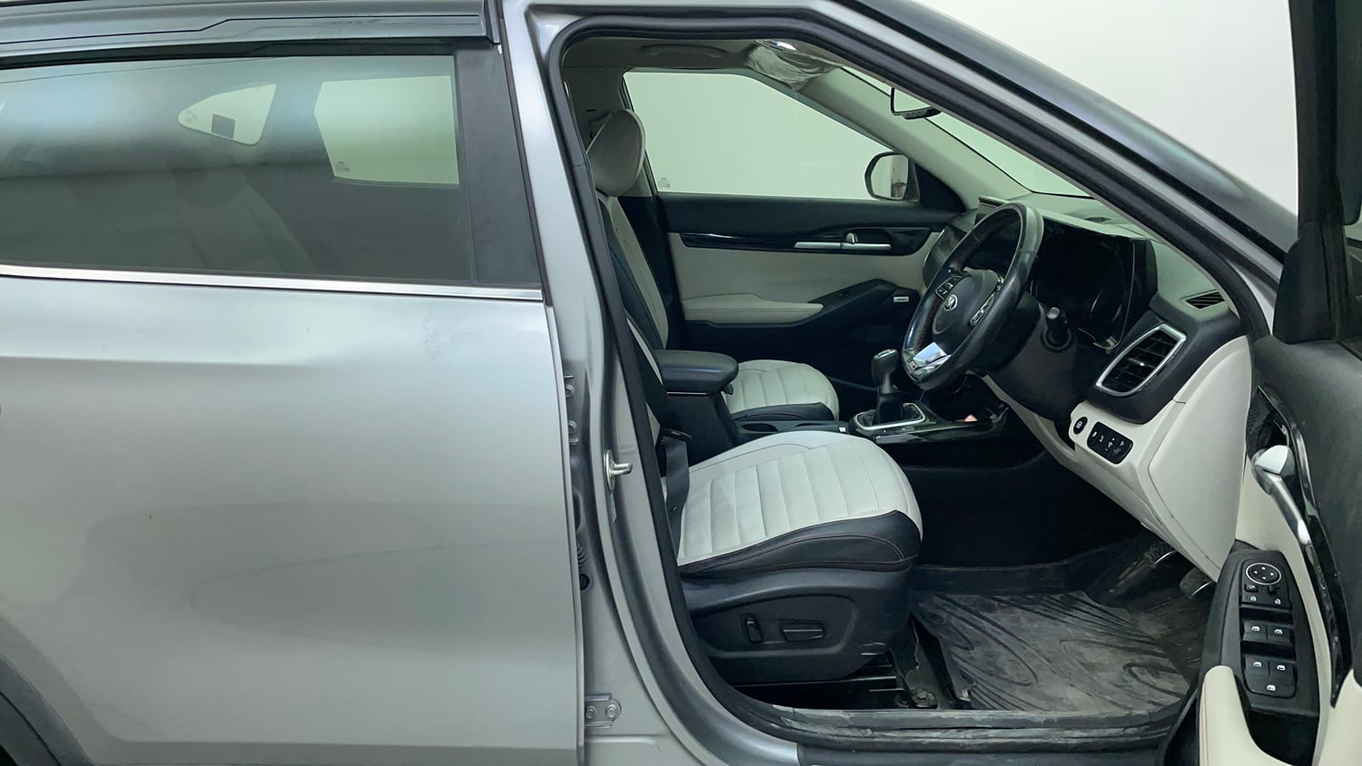 Used 2019 Kia Seltos GTX Plus 1.4 Petrol Manual interior RIGHT SIDE FRONT DOOR CABIN VIEW