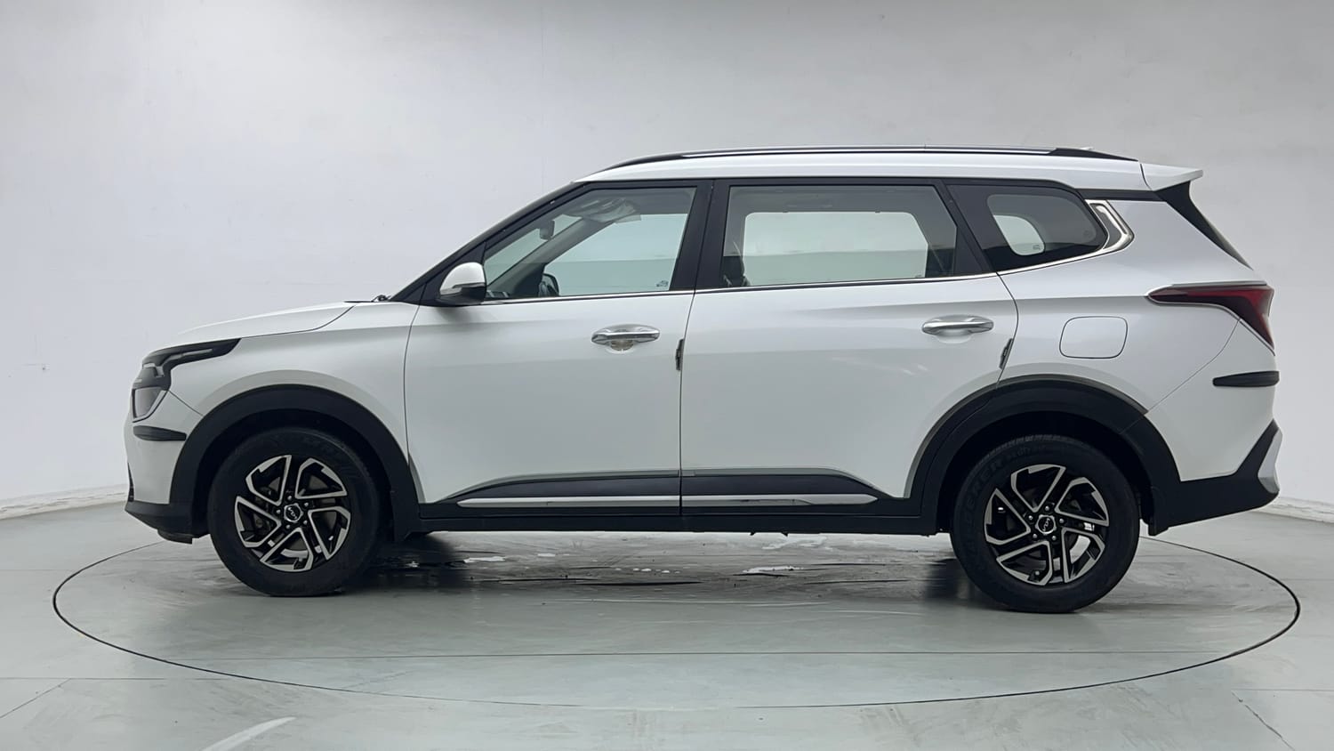 2022 Kia Carens Luxury Plus 1.4 Petrol 7 STR-1