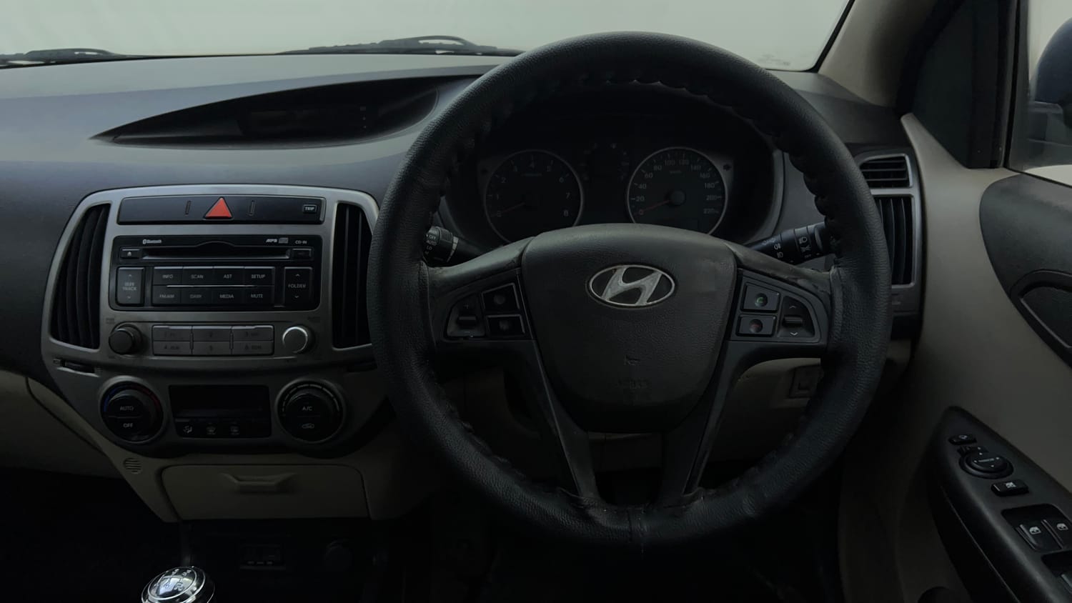 Used 2013 Hyundai i20 Sportz 1.2 Petrol Manual interior STEERING VIEW
