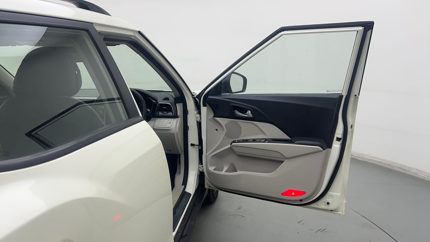 2021 Mahindra XUV 300 W8 (O) 1.2 Petrol-19