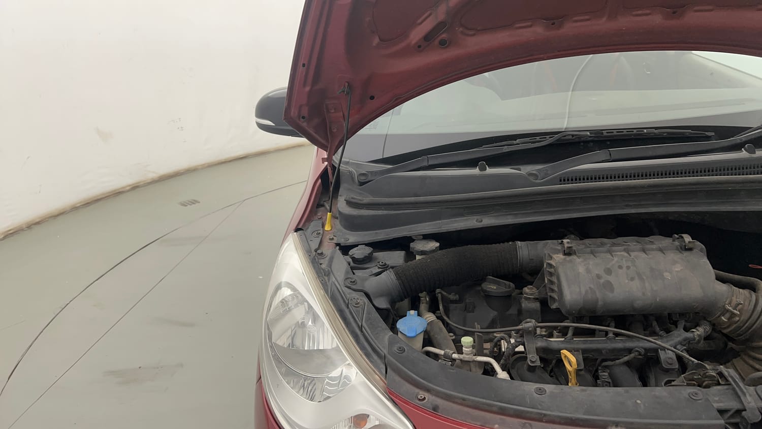 Used 2012 Hyundai i10 Sportz 1.2 Kappa2 Petrol Manual engine ENGINE RIGHT SIDE HINGE & APRON VIEW