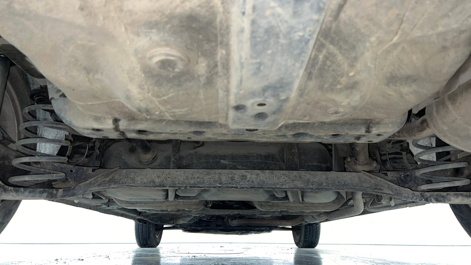 Used 2016 Honda City V Petrol Manual extra REAR UNDERBODY VIEW (TAKEN FROM REAR)